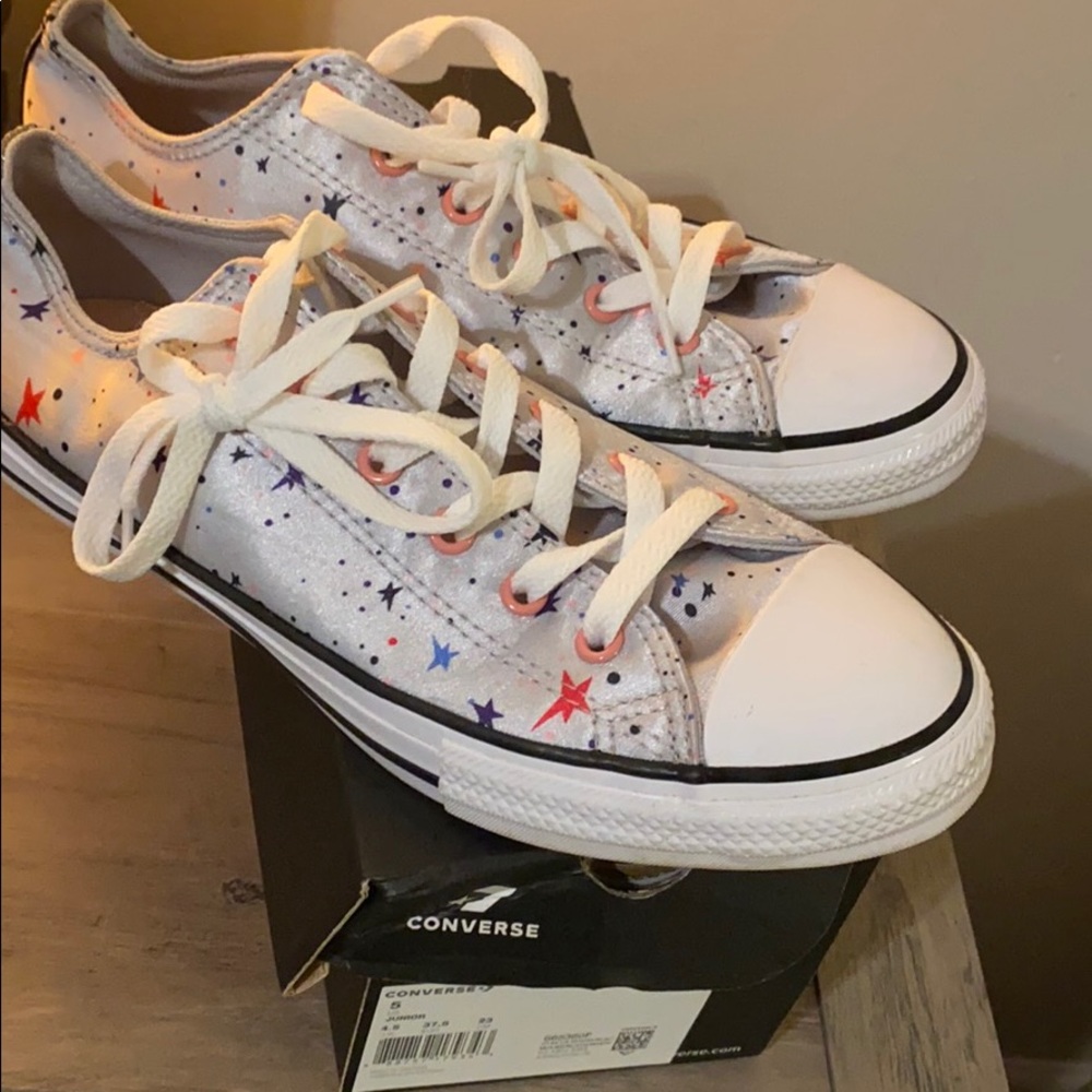 Converse Junior Silver w/ multicolored stars